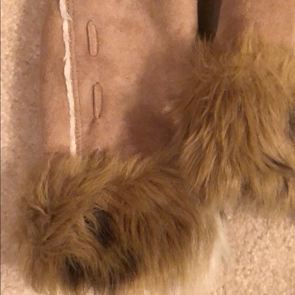 Girl 5/6 The Children’s Place fur trimmed jacket t - Picture 3 of 6